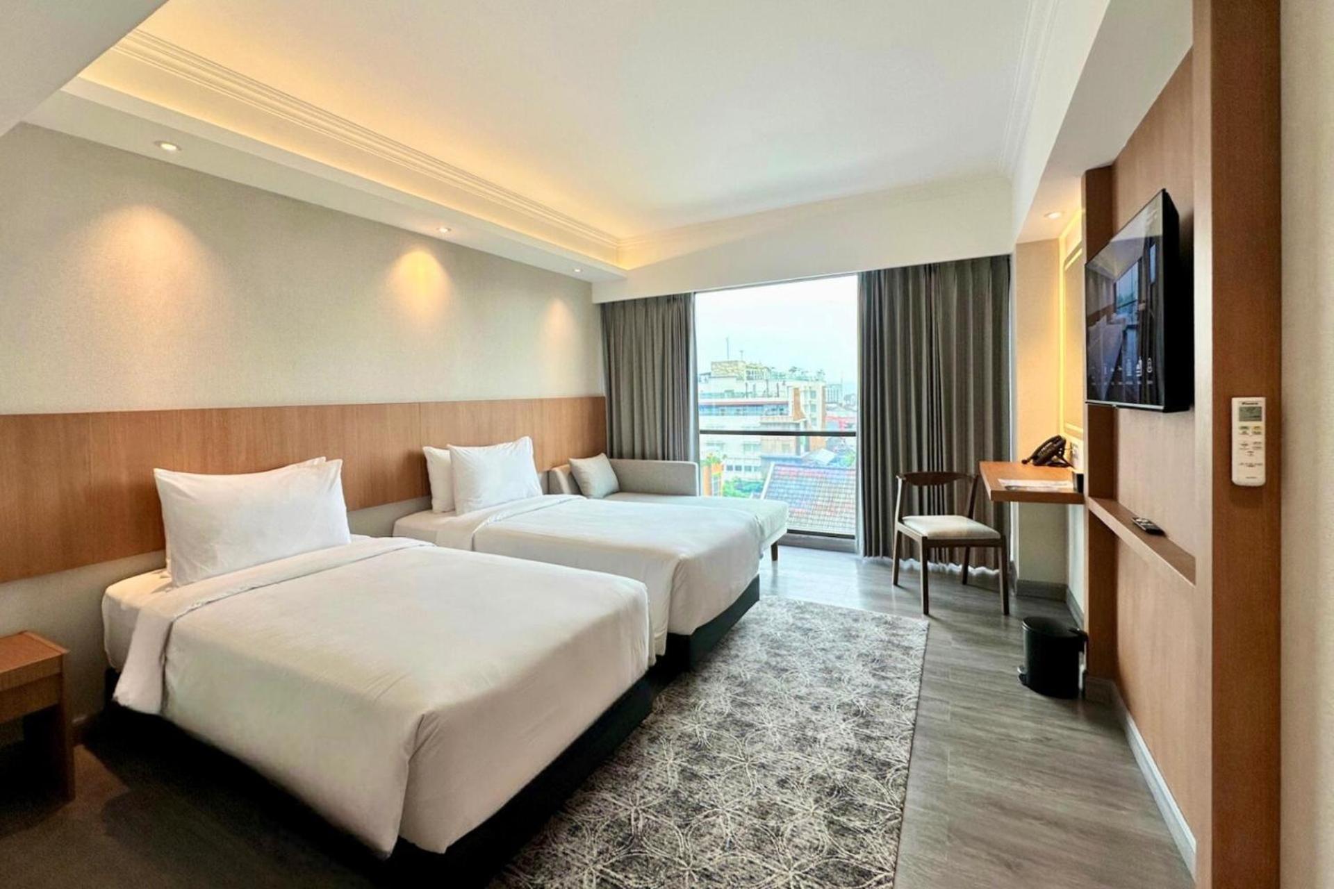 The Malioboro Hotel & Conference Center Yogyakarta Exterior photo